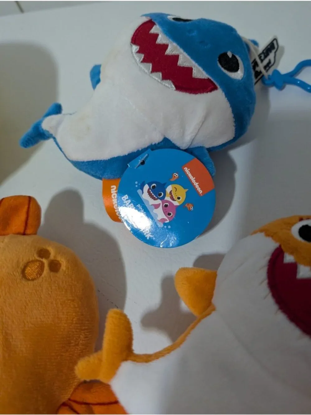 Baby Shark Bundle Yellow interactive, Grandma, Pink Blue plush and 2 bracelets